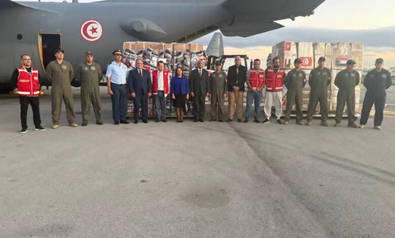 طائرة مساعدات تونسية تغادر إلى السودان محمّلة بالأغطية والخيام والمواد الطبية، وسط إشادة السفير بخاري الأفندي بالتضامن التونسي مع الشعب السوداني.