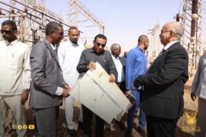 رئيس الوزراء كامل إدريس يتفقد محطة المرخيات التحويلية للكهرباء غربي أم درمان بعد خروجها عن الخدمة، ويوجه بتوفير احتياجات الصيانة وإعادة التأهيل.