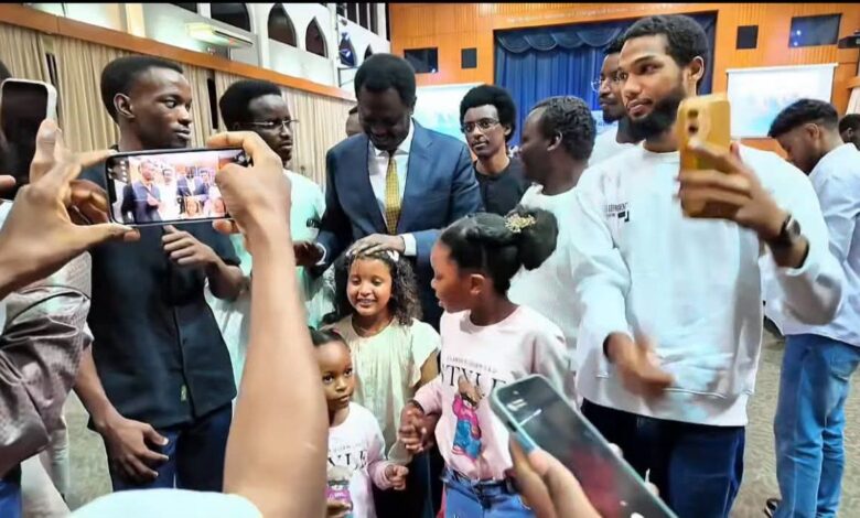 أكد مني أركو مناوي في كوالالمبور أن معركة السودان تتجاوز إنهاء الحرب إلى إعادة بناء الإنسان وترميم النسيج الاجتماعي، داعياً إلى حوار وطني شامل وسلام مستدام.