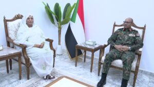 إبراهيم جابر يلتقي وفد مطابع السودان للعملة لبحث ترتيبات استئناف العمل من مقرها الرئيسي بالخرطوم بعد توقف دام ثلاث سنوات بسبب الحرب.