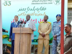 والي الخرطوم يدشن إعادة افتتاح فرع بنك أم درمان الوطني بسوق ليبيا، بوصفه أول فرع للبنك يستأنف نشاطه بمحلية أمبدة، مع تأكيد أهمية التمويل المصرفي ودعم التعافي الاقتصادي.