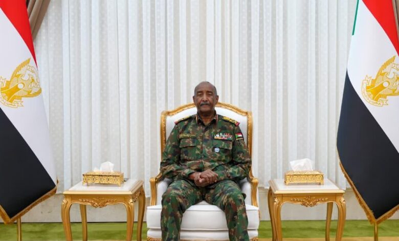 البرهان يلتقي السفراء السودانيين الجدد لدى كوريا الجنوبية ورواندا والأردن وأوغندا وإندونيسيا، ويوجه بتعزيز العلاقات الخارجية وتطوير التعاون بما يخدم المصالح المشتركة.