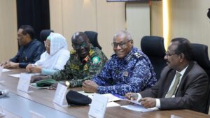 مجلس الأمن والدفاع برئاسة عبد الفتاح البرهان يستعرض الأوضاع الأمنية والاقتصادية في السودان، ويؤكد سيادة القانون وتسهيل وصول المساعدات الإنسانية وتخفيف معاناة المواطنين.