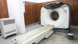 مركز المعلم الطبي بالخرطوم يقترب من استئناف خدماته بعد اكتمال تأهيل المعامل، مع توقع بدء التشغيل خلال أيام وتشغيل جهاز الأشعة المقطعية في مرحلة لاحقة.