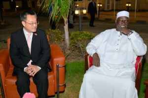 مالك عقار يلتقي السفير الصيني في بورتسودان لبحث استئناف الاستثمارات الصينية في السودان، وملف الديون وتعزيز التعاون الاقتصادي والدعم في المحافل الدولية.