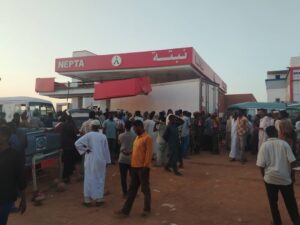 والي الخرطوم أحمد عثمان حمزة يتفقد محطات الوقود ويشدد على الالتزام بضوابط توزيع المشتقات البترولية وتأمين الجازولين للمخابز والمرافق الحيوية.