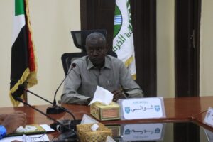 لجنة أمن ولاية الخرطوم برئاسة أحمد عثمان حمزة تستعرض الوضع الجنائي، وتعلن ضبط 539 متهماً خلال الحملات الأمنية، وتناقش حوادث المرور وأزمة الوقود ومبادرة ترحيل الطلاب والمواطنين.