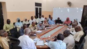 المدير التنفيذي لمحلية بحري يبحث أزمة الوقود ويوجه بتشديد الرقابة على التوزيع وتخصيص بصات إضافية لتخفيف ازدحام المواصلات العامة خلال ساعات الذروة.