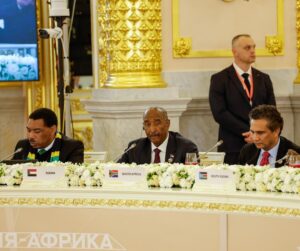 البرهان يخاطب القمة الروسية الأفريقية الثالثة في موسكو، ويشكر الرئيس فلاديمير بوتين على دعم سيادة السودان ووحدة أراضيه، ويؤكد تطلع الخرطوم إلى تطوير الشراكة مع روسيا.