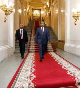 البرهان وبوتين يبحثان في الكرملين تطوير العلاقات السودانية الروسية إلى شراكة استراتيجية، ومشروعات مشتركة في الطاقة والمعادن والزراعة والتعليم، ودعم الاستقرار والسلام في السودان.