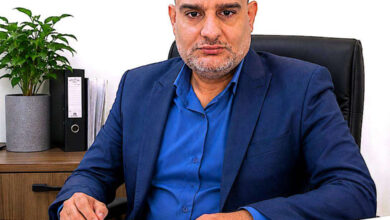 جراحة في جسد مشلول: خفض الدينار وتصدير الأزمة إلى جيوب الفقراء