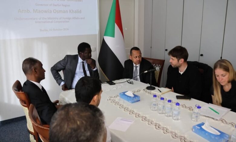 حاكم إقليم دارفور ووكيل وزارة الخارجية يخاطبان جلسة إحاطة في برلين حول الحرب في السودان، وشروط تحقيق السلام والحوار الوطني والدعم الألماني للتعافي وإعادة الإعمار.