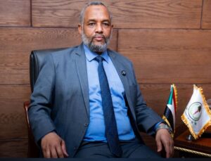 وزير الصحة هيثم محمد إبراهيم يعلن استعادة أكثر من 65% من كفاءة الإمداد الدوائي بالسودان، وارتفاع وفرة الأدوية الأساسية إلى 70%، مع خطة لزيادة التصنيع المحلي وتفعيل التأمين الصحي